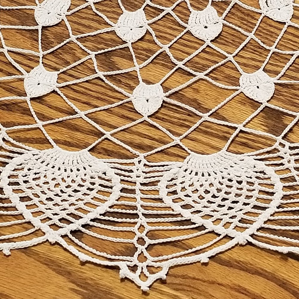 Vintage Style New Hand Crafted Pineapple Sheer White 35 1/2" Doily - Picture 2 of 3